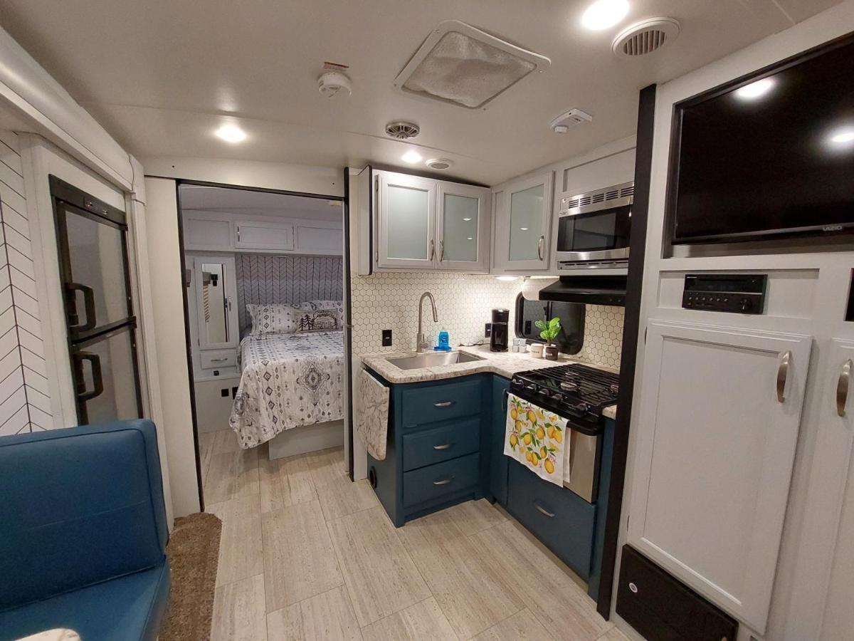Ferienwohnung The Torres' Camper Experience! Tampa Exterior foto